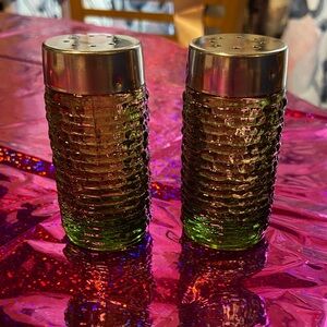 VINTAGE 1970’s GREEN SORENO PATTERN SALT& PEPPER SHAKER SET